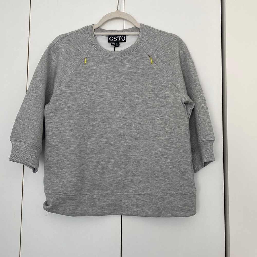 GSTQ banded knit top. Light heather grey. Yellow zip details. medium. With tags